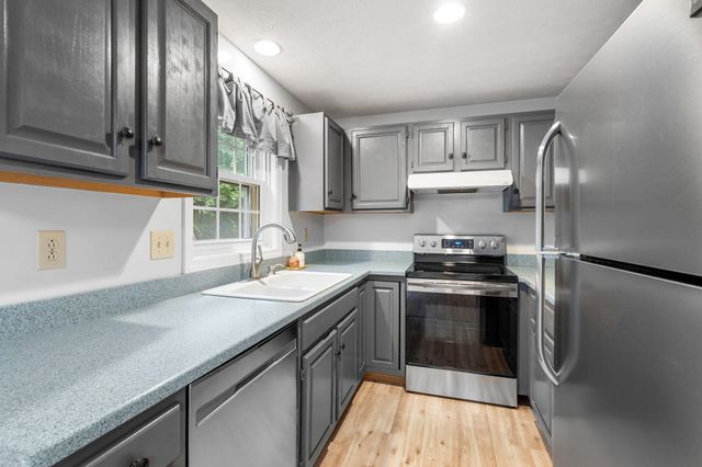 33 Beech Hill Avenue, Manchester, NH 03103