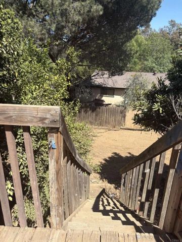 2050 Arboles Place, Escondido, CA 92029