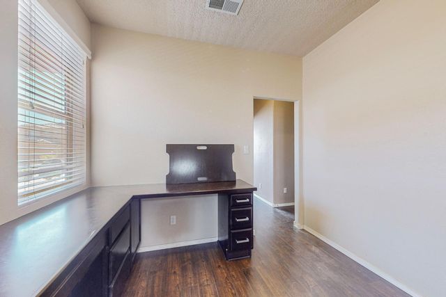 8323 Mock Heather Road NW, Albuquerque, NM 87120