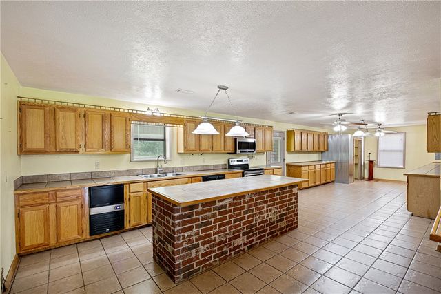 655 Charton Road, Morrilton, AR 72110