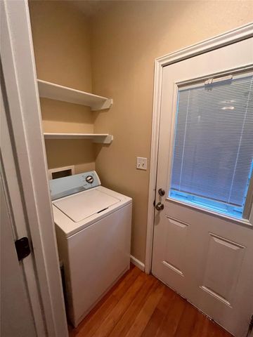 1038 E 43rd ST B, Austin, TX 78751