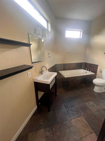 1038 E 43rd ST B, Austin, TX 78751