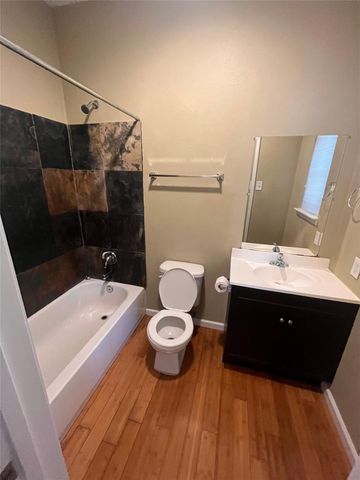 1038 E 43rd ST B, Austin, TX 78751