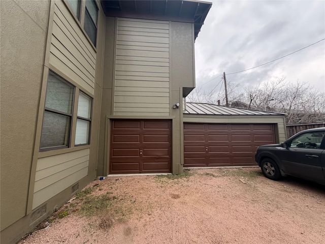 1038 E 43rd ST B, Austin, TX 78751