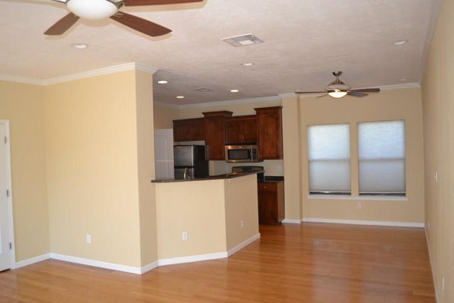 1038 E 43rd ST B, Austin, TX 78751