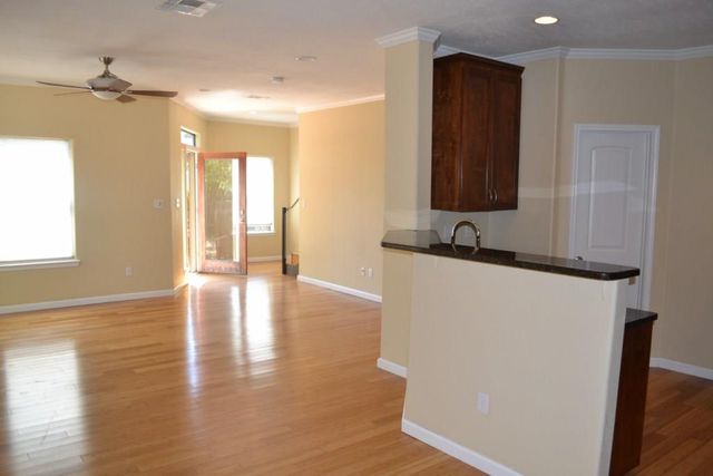 1038 E 43rd ST B, Austin, TX 78751