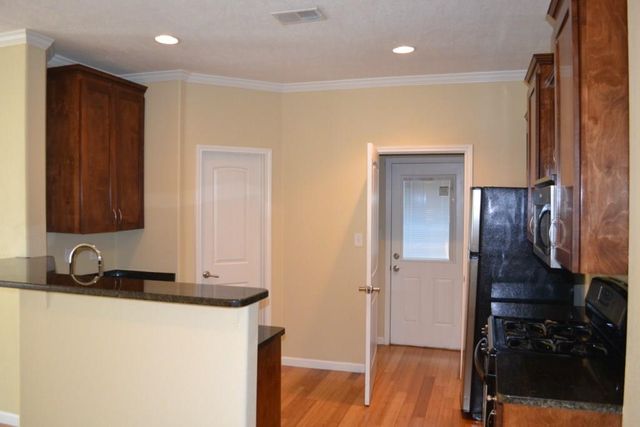 1038 E 43rd ST B, Austin, TX 78751