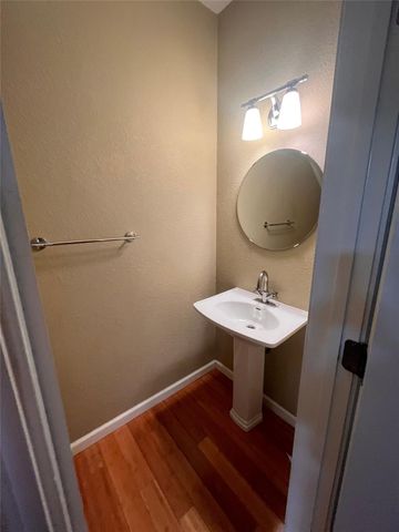 1038 E 43rd ST B, Austin, TX 78751