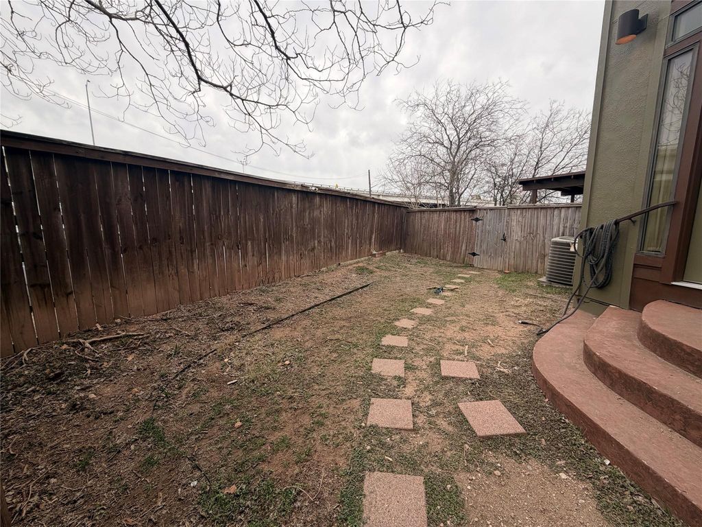 1038 E 43rd ST B, Austin, TX 78751