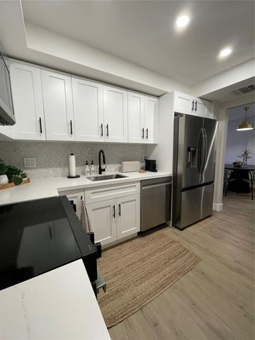 400 Kings Point Dr 1027, Sunny Isles Beach, FL 33160