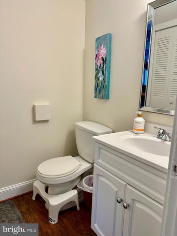 19 CAROUSEL CT, Sterling, VA 20164