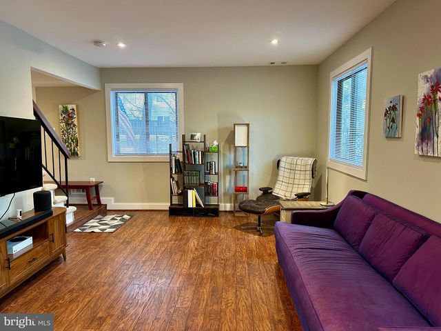 19 CAROUSEL CT, Sterling, VA 20164