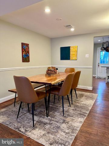 19 CAROUSEL CT, Sterling, VA 20164