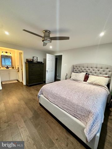 19 CAROUSEL CT, Sterling, VA 20164