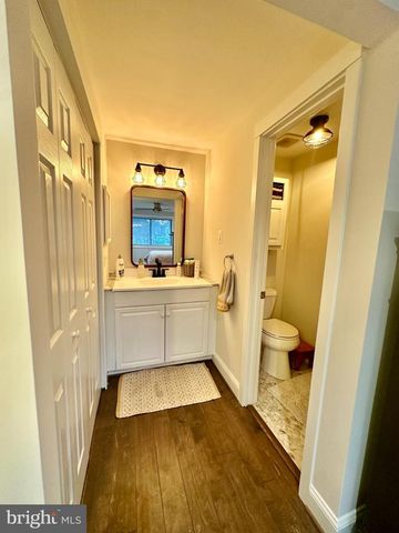 19 CAROUSEL CT, Sterling, VA 20164