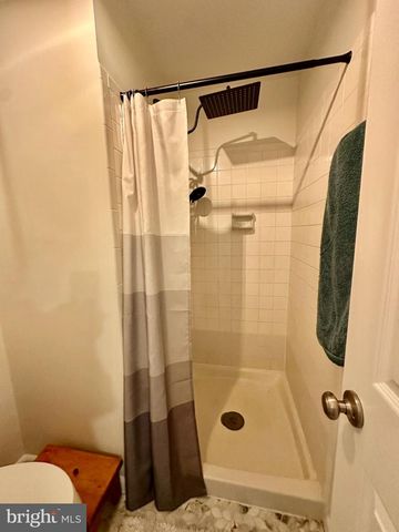 19 CAROUSEL CT, Sterling, VA 20164