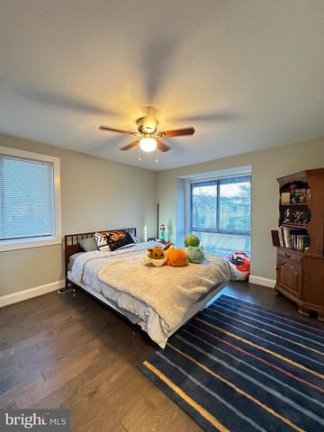 19 CAROUSEL CT, Sterling, VA 20164