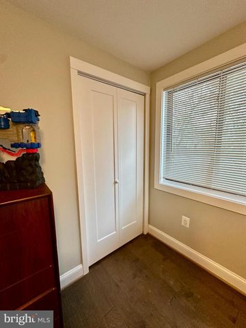 19 CAROUSEL CT, Sterling, VA 20164