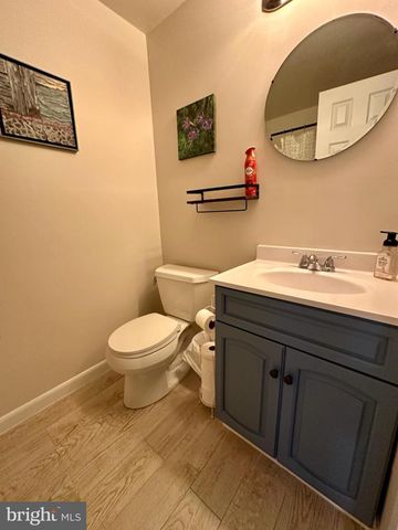 19 CAROUSEL CT, Sterling, VA 20164