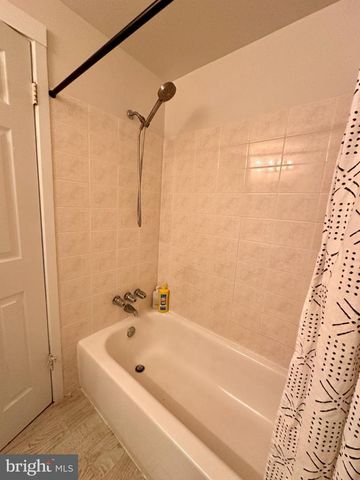 19 CAROUSEL CT, Sterling, VA 20164