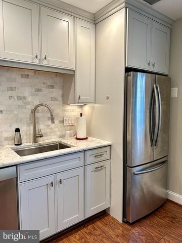 19 CAROUSEL CT, Sterling, VA 20164