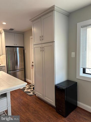 19 CAROUSEL CT, Sterling, VA 20164