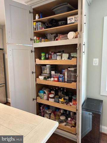 19 CAROUSEL CT, Sterling, VA 20164