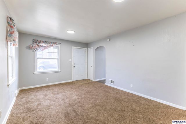 3739 N 44th Avenue, Omaha, NE 68111