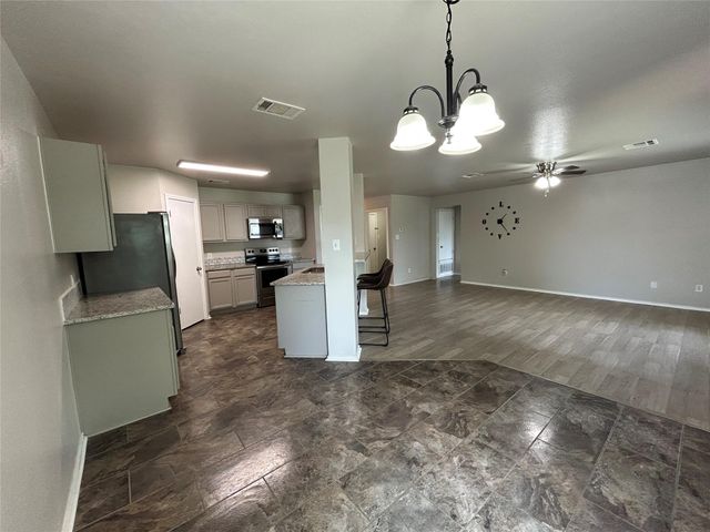 2101 Whistling WAY, Taylor, TX 76574