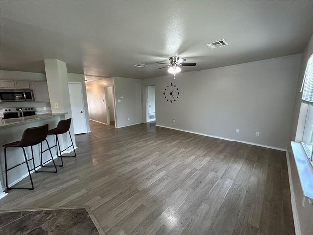 2101 Whistling WAY, Taylor, TX 76574