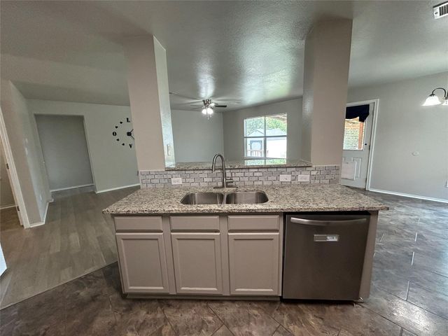 2101 Whistling WAY, Taylor, TX 76574
