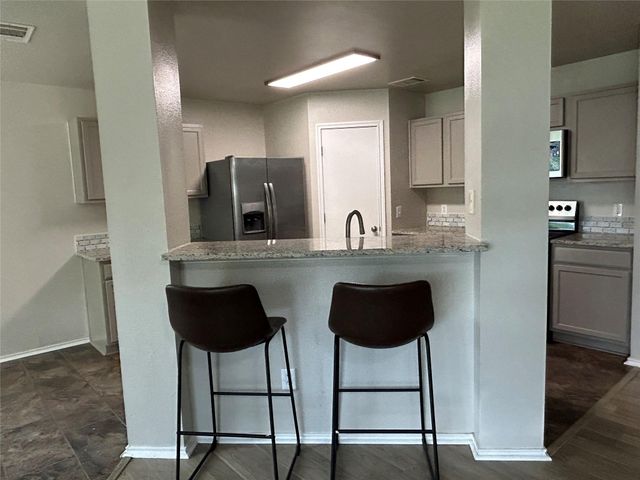 2101 Whistling WAY, Taylor, TX 76574