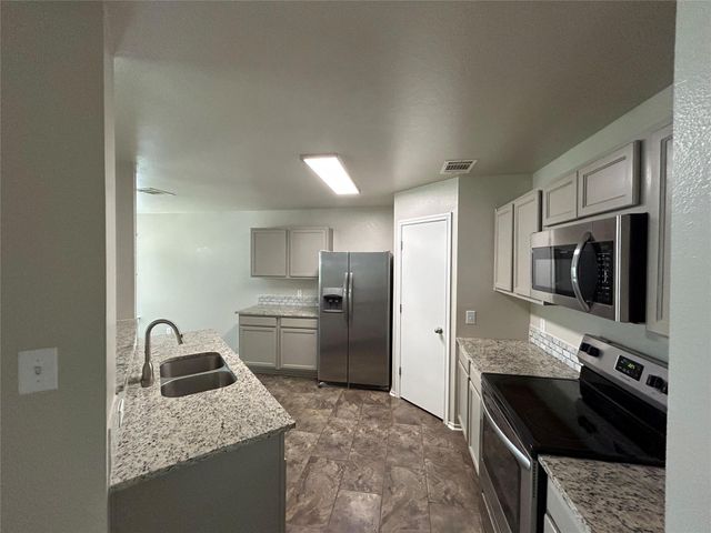 2101 Whistling WAY, Taylor, TX 76574