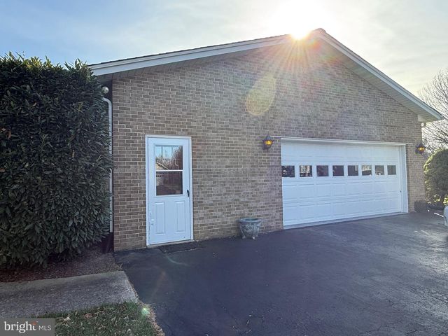 8234 GLENDALE DR, Frederick, MD 21702