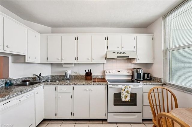 5959 Winkler RD # 305, Fort Myers, FL 33919