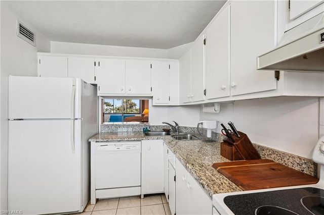 5959 Winkler RD # 305, Fort Myers, FL 33919