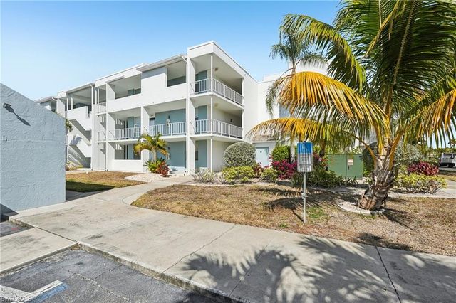 5959 Winkler RD # 305, Fort Myers, FL 33919