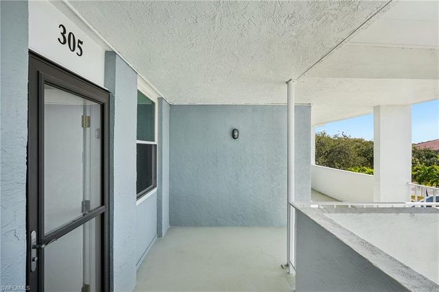 5959 Winkler RD # 305, Fort Myers, FL 33919