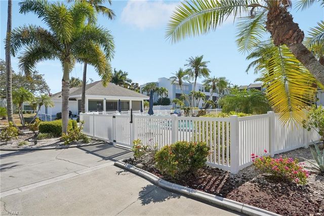 5959 Winkler RD # 305, Fort Myers, FL 33919