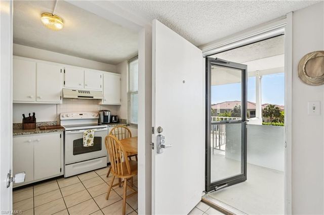 5959 Winkler RD # 305, Fort Myers, FL 33919