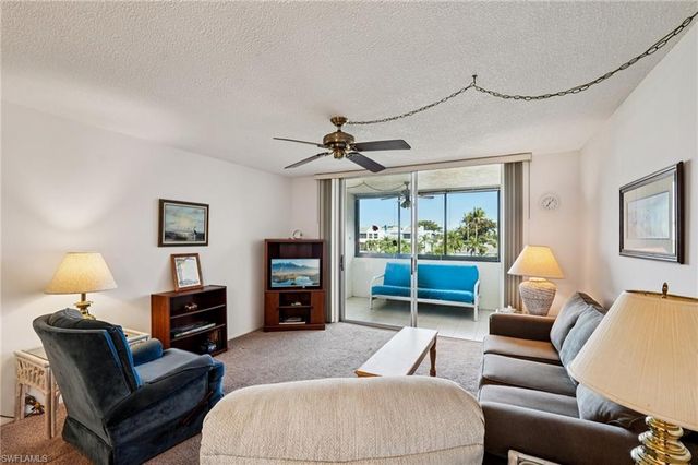 5959 Winkler RD # 305, Fort Myers, FL 33919