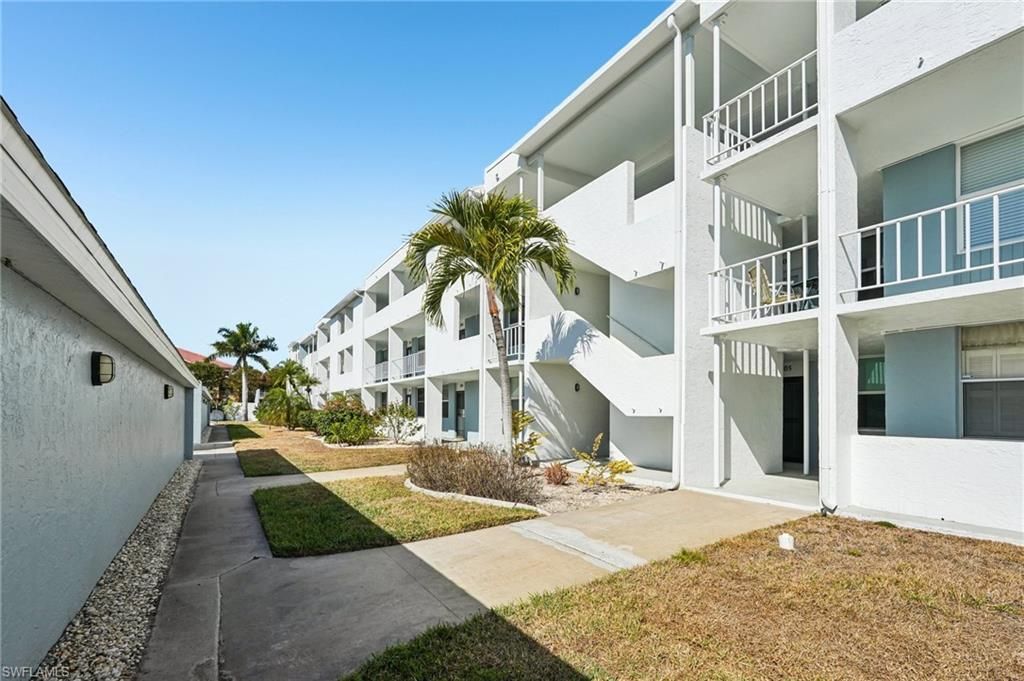 5959 Winkler RD # 305, Fort Myers, FL 33919