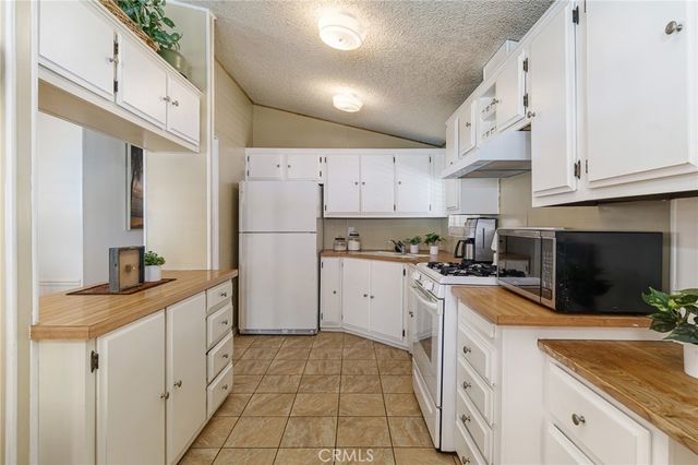 2598 Ayala Drive 42, Rialto, CA 92377