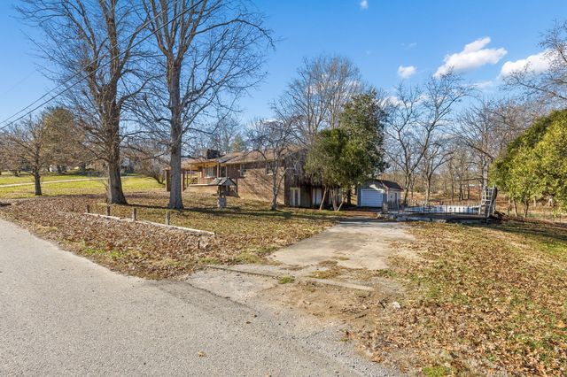 148 Maple St, Gordonsville, TN 38563