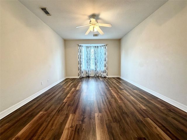 102 Thyme Trail, Lake Jackson, TX 77566