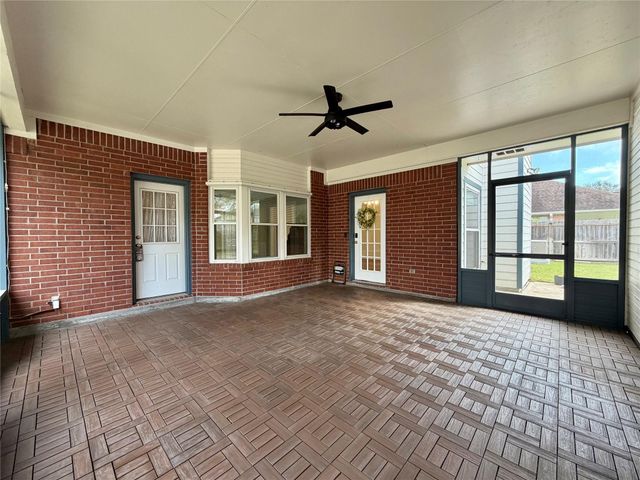 102 Thyme Trail, Lake Jackson, TX 77566