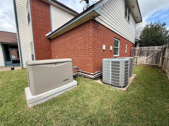 102 Thyme Trail, Lake Jackson, TX 77566