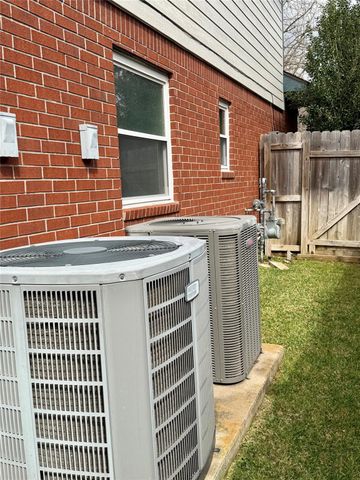 102 Thyme Trail, Lake Jackson, TX 77566