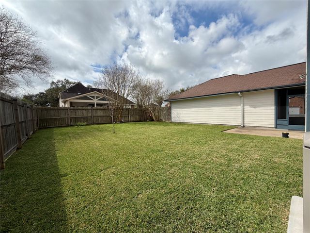 102 Thyme Trail, Lake Jackson, TX 77566