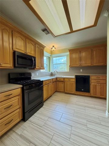 102 Thyme Trail, Lake Jackson, TX 77566